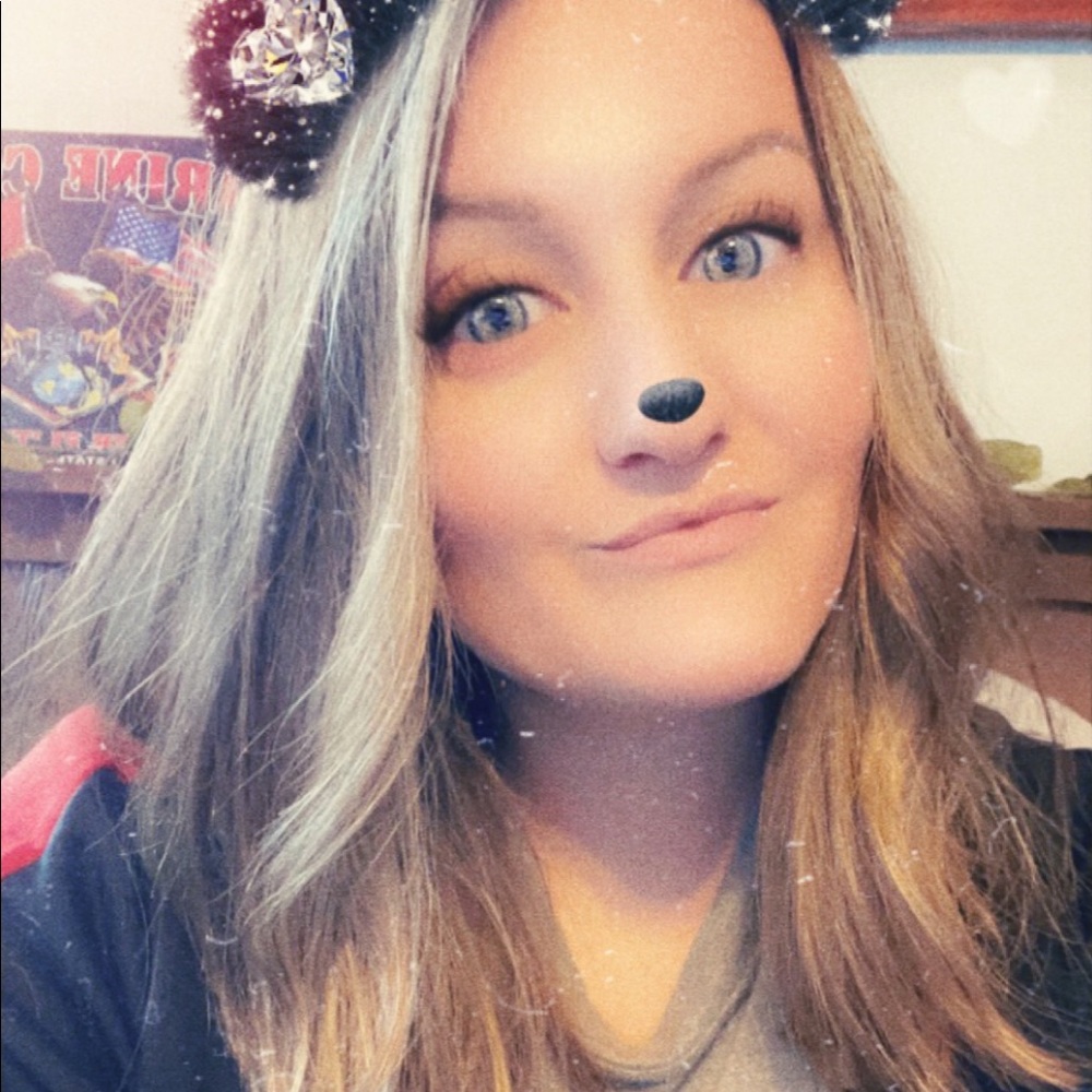 Meet your Posher, Raychel.